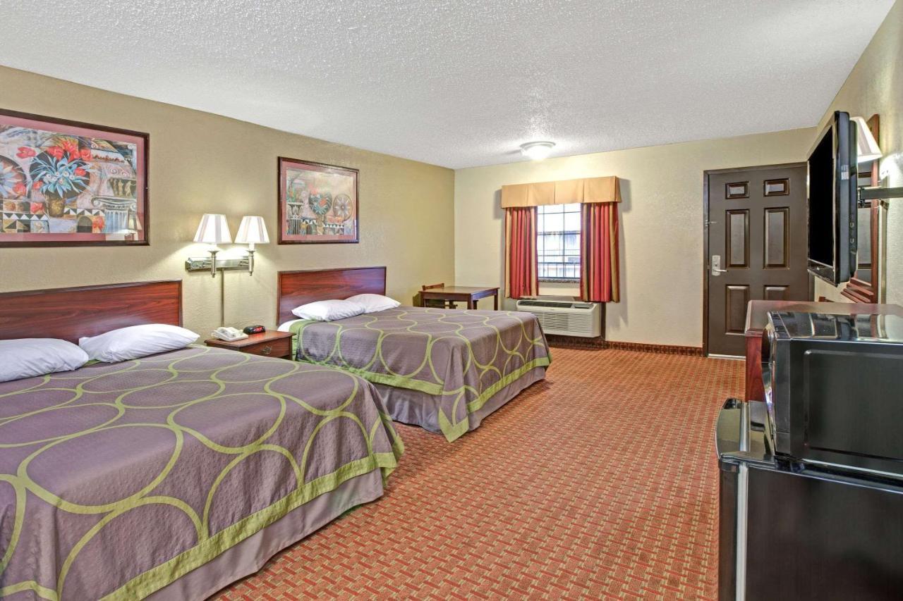 Hotel Super 8 By Wyndham Shawnee Esterno foto
