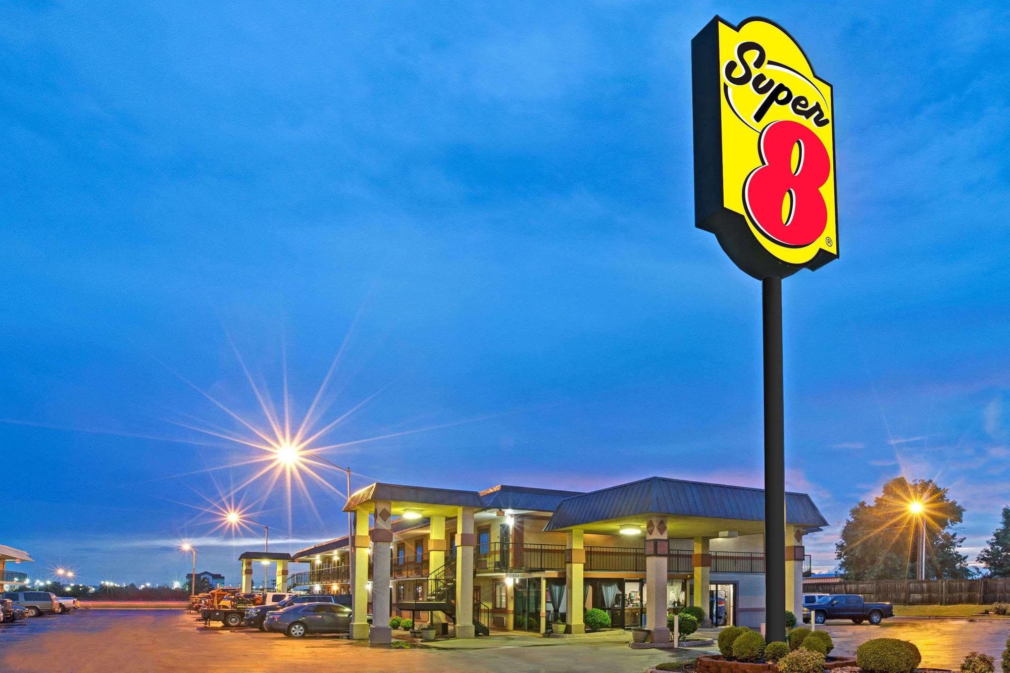 Hotel Super 8 By Wyndham Shawnee Esterno foto