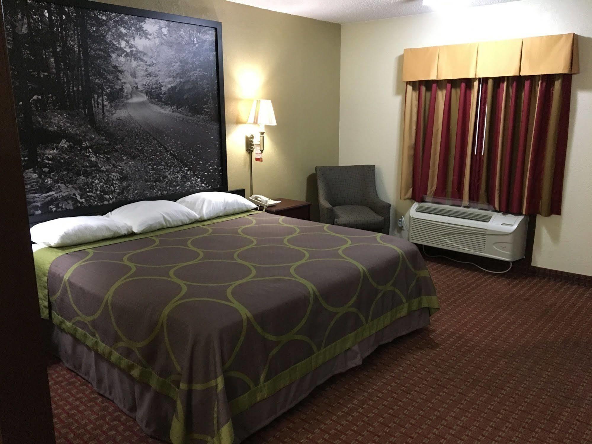 Hotel Super 8 By Wyndham Shawnee Esterno foto