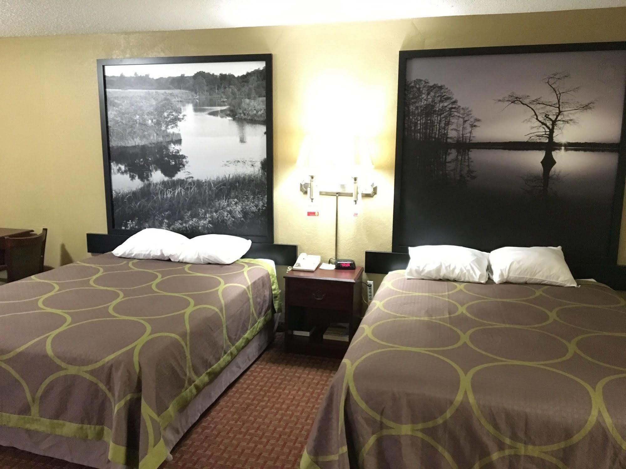 Hotel Super 8 By Wyndham Shawnee Esterno foto