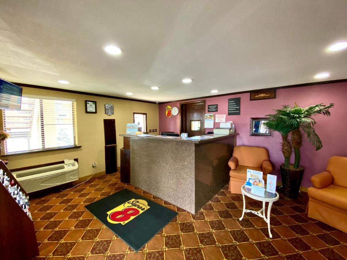 Hotel Super 8 By Wyndham Shawnee Esterno foto