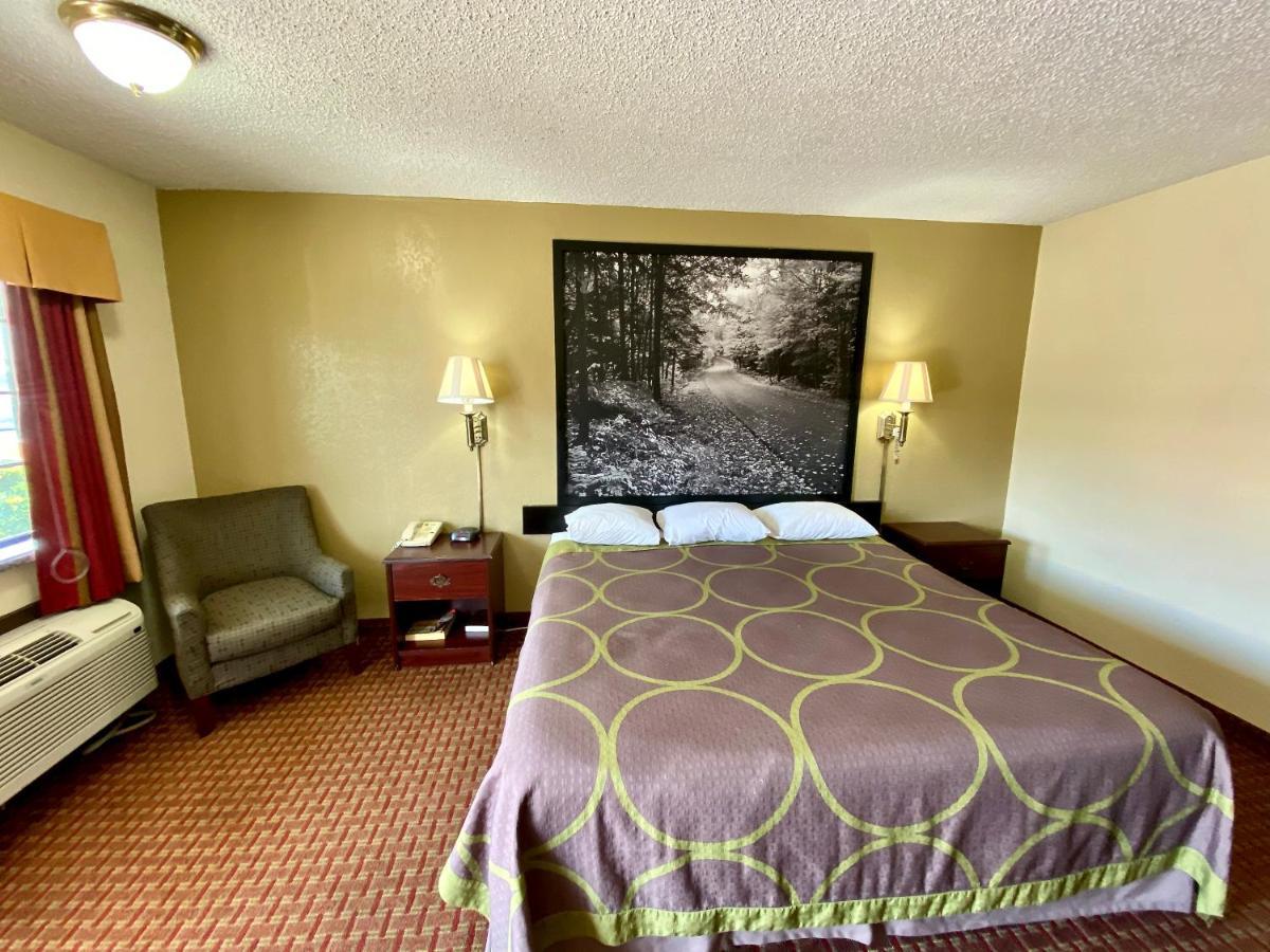 Hotel Super 8 By Wyndham Shawnee Esterno foto