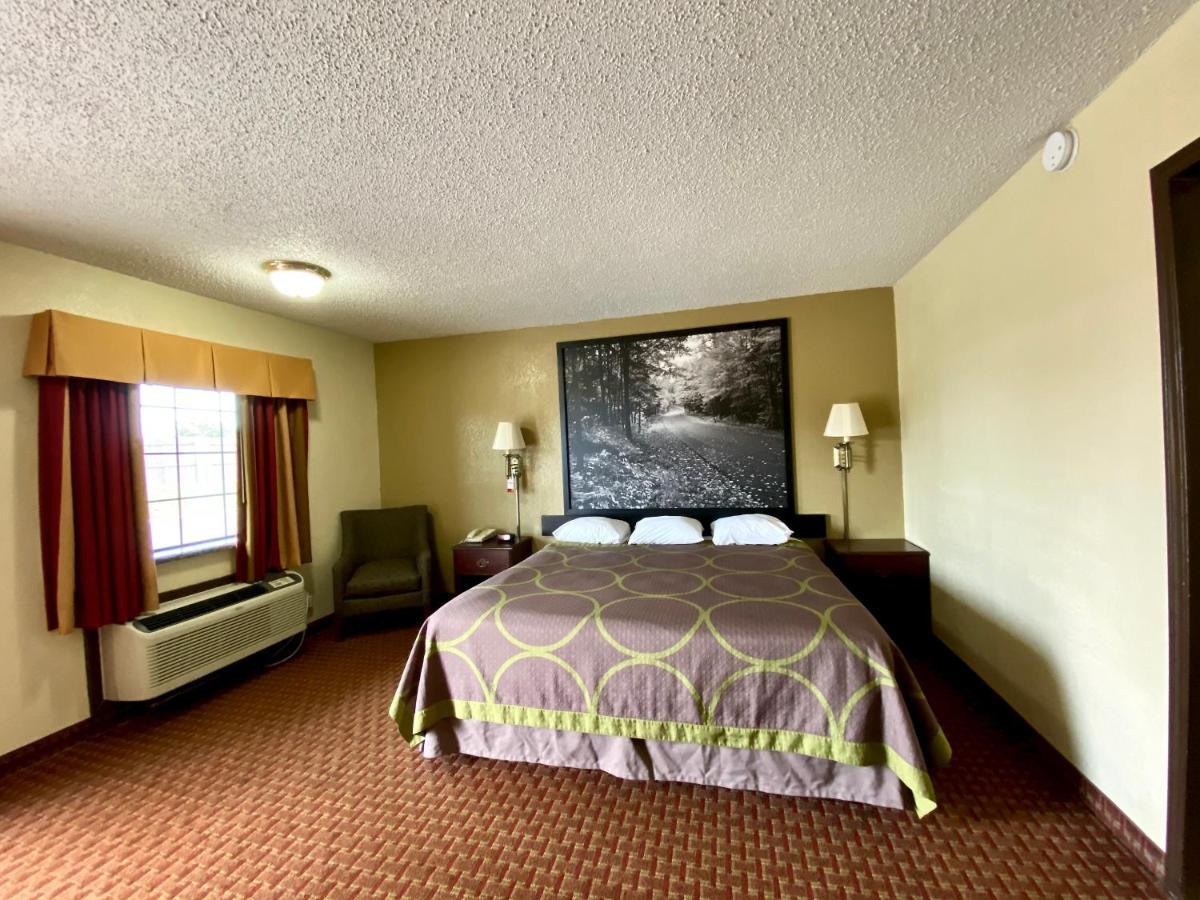 Hotel Super 8 By Wyndham Shawnee Esterno foto